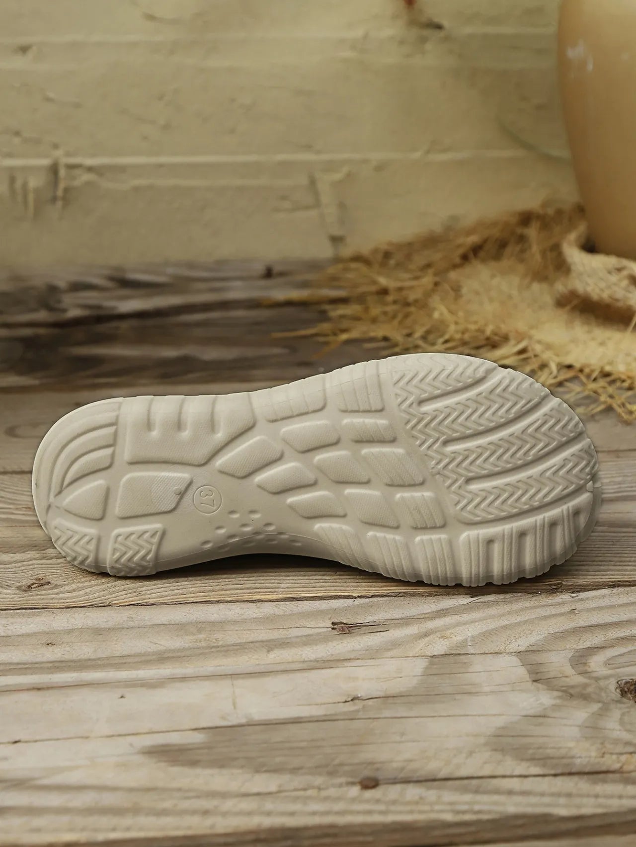 Breathable And Comfortable Sneaker Slip-on Soft Bottom Walking