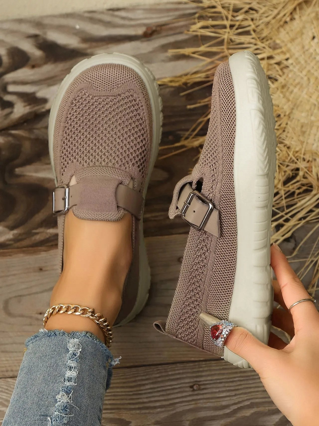 Breathable And Comfortable Sneaker Slip-on Soft Bottom Walking