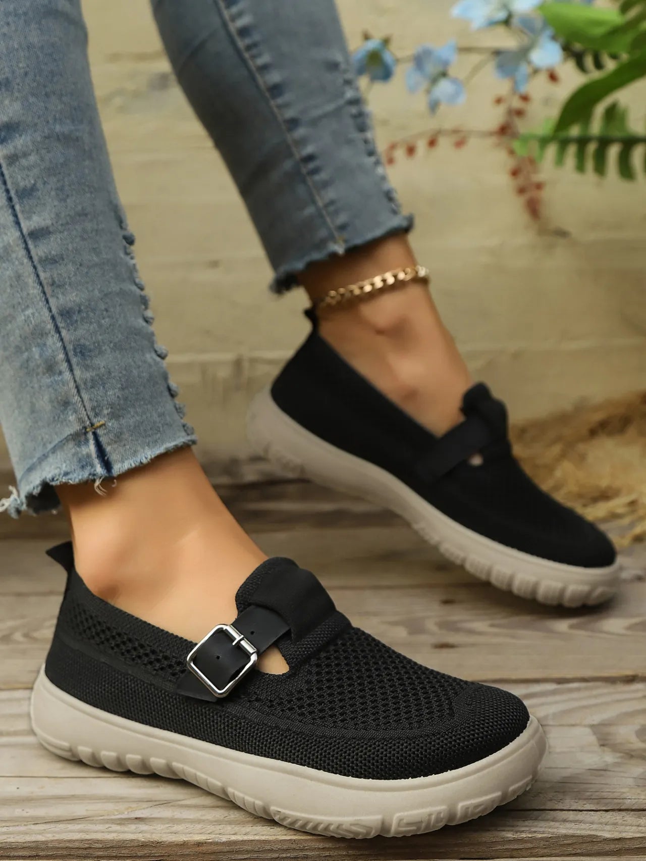 Breathable And Comfortable Sneaker Slip-on Soft Bottom Walking