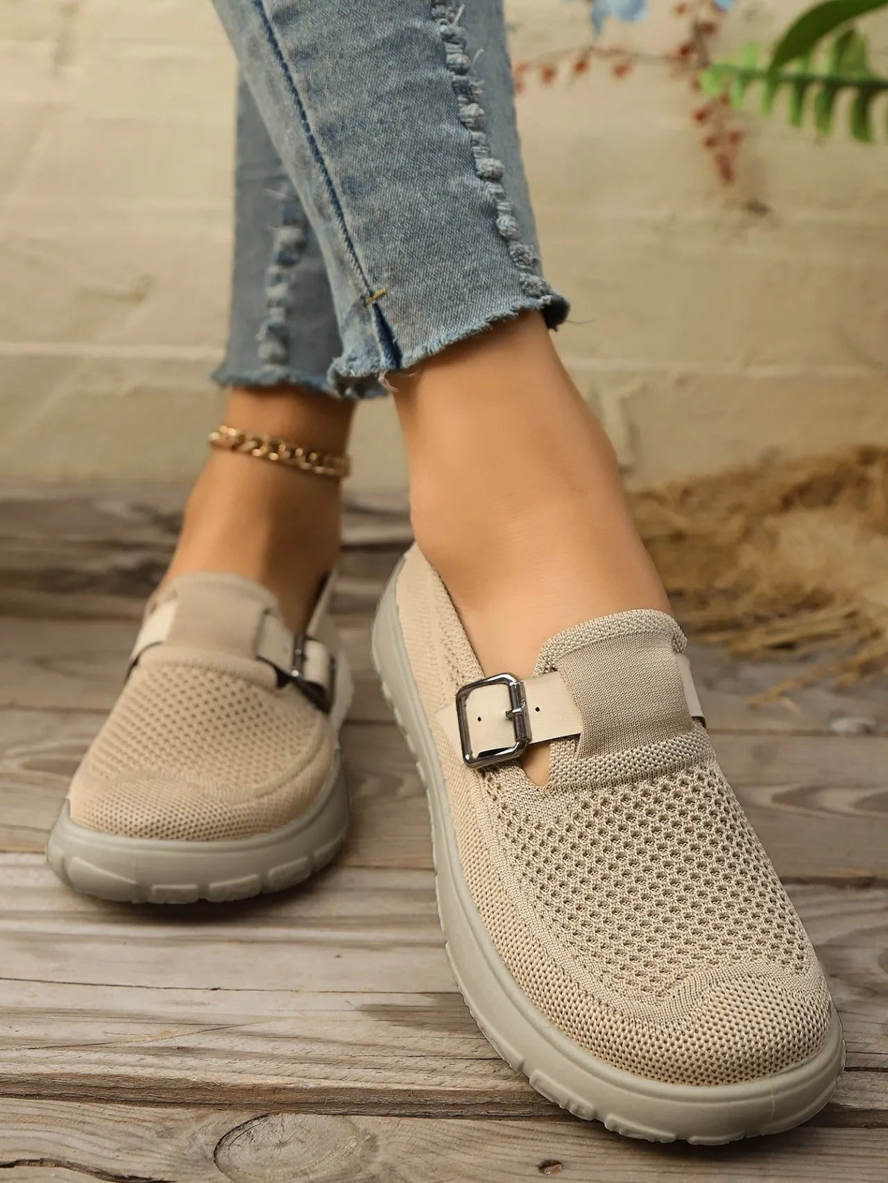 Breathable And Comfortable Sneaker Slip-on Soft Bottom Walking