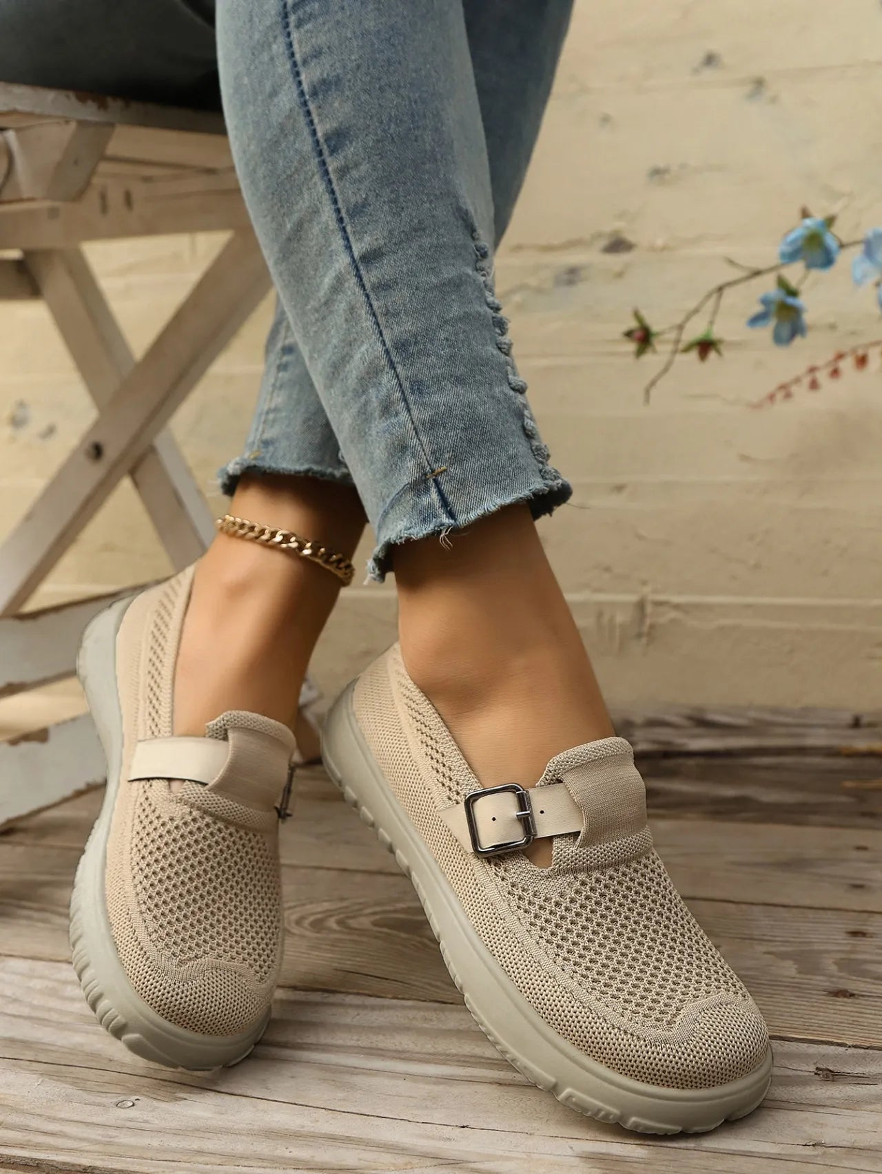 Breathable And Comfortable Sneaker Slip-on Soft Bottom Walking